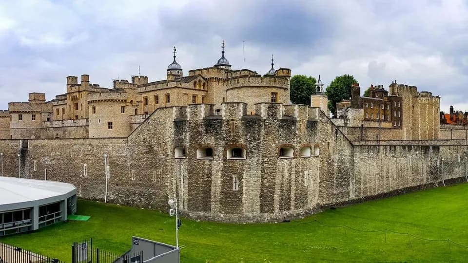 Tower of London and Crown Jewels Tickets - Image 1